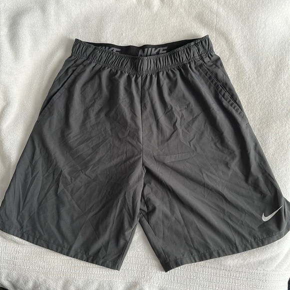 Men’s Nike Dri-Fit training shorts - Picture 2 of 4